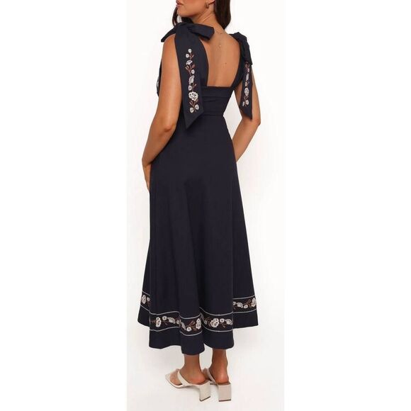 Petal & Pup Dress Marcella Midi in Navy Embroidered Floral NEW - Picture 2 of 8